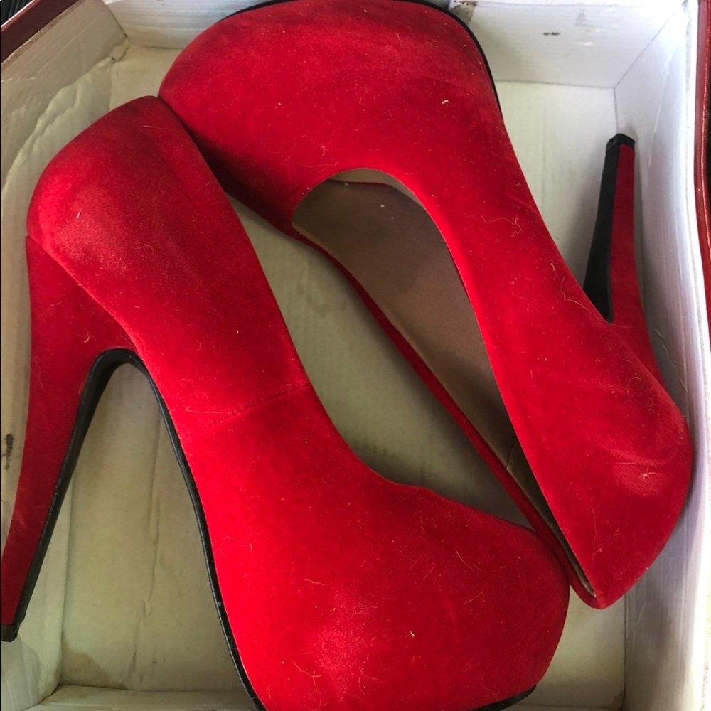 Size 8.5 red heels never worn